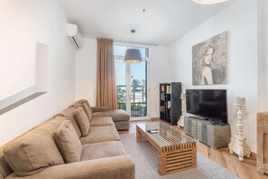 2 عدّة غرف نوم وخدمة الإنترنت