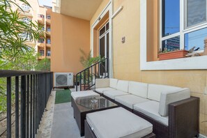 2 عدّة غرف نوم وخدمة الإنترنت