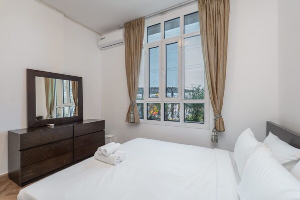 2 عدّة غرف نوم وخدمة الإنترنت