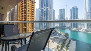 Apartment - Amazing and Chic 1 Bedroom in Goldcrest Views 2 (Dubai)