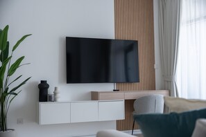 Apartment | 1 bedroom, Internet - Dubai Marina Apartment Sleeps 4 With Balcony (Dubai)