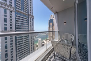 Apartment | 1 bedroom, Internet - Dubai Marina Apartment Sleeps 4 With Balcony (Dubai)