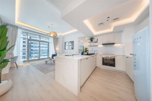 Apartment | 1 bedroom, Internet - Dubai Marina Apartment Sleeps 4 With Balcony (Dubai)