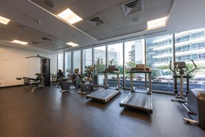 Apartment | 2 bedrooms, Internet - Contemporary 2-bedroom Apartment in Silverene (Dubai)