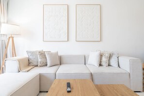 Apartment | 2 bedrooms, Internet - Contemporary 2-bedroom Apartment in Silverene (Dubai)