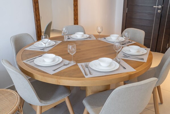 Apartment | 2 bedrooms, Internet - Contemporary 2-bedroom Apartment in Silverene (Dubai)