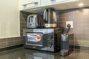 Apartment | 2 bedrooms, Internet - Contemporary 2-bedroom Apartment in Silverene (Dubai)