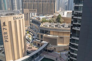 Apartment | 2 bedrooms, Internet - Contemporary 2-bedroom Apartment in Silverene (Dubai)