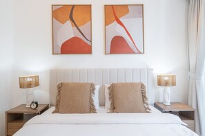 Apartment | 2 bedrooms, Internet - Contemporary 2-bedroom Apartment in Silverene (Dubai)