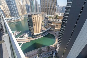 Apartment | 2 bedrooms, Internet - Contemporary 2-bedroom Apartment in Silverene (Dubai)