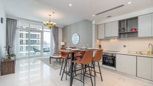 Apartment - Mesmerizing 2BR in Emaar Beachfront With Sea Views (Dubai)
