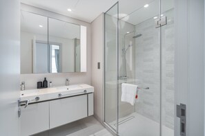 Apartment | 2 bedrooms, Internet - Mesmerizing 2BR in Emaar Beachfront With Sea Views (Dubai)