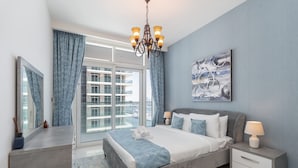 Apartment - Mesmerizing 2BR in Emaar Beachfront With Sea Views (Dubai)