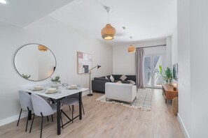 2 bedrooms, Internet - Stylish and Spacious Apartment in Vibrant JVC Dubai (Dubai)