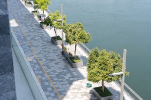 3 عدّة غرف نوم وخدمة الإنترنت