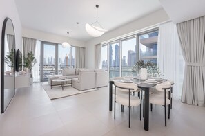 3 عدّة غرف نوم وخدمة الإنترنت