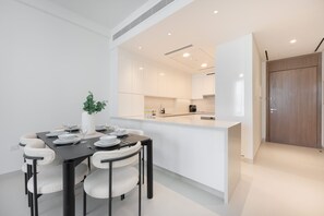 Apartment | 3 bedrooms, Internet - Elegant Relaxing 3-bedroom Apartment in Perfect Location at Canal Front 6 (Dubai)