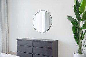 Apartment | 3 bedrooms, Internet - Elegant Relaxing 3-bedroom Apartment in Perfect Location at Canal Front 6 (Dubai)