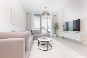 Apartment | 3 bedrooms, Internet - Elegant Relaxing 3-bedroom Apartment in Perfect Location at Canal Front 6 (Dubai)