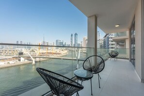 Apartment | 3 bedrooms, Internet - Elegant Relaxing 3-bedroom Apartment in Perfect Location at Canal Front 6 (Dubai)
