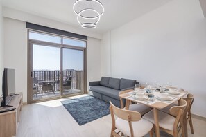 Apartment | 2 bedrooms, Internet - Modern and Peaceful 2 Bedroom in Amber by Azizi (Dubai)