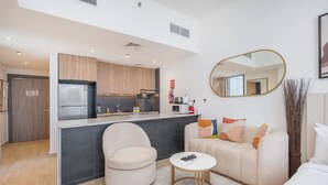 Studio - Stunning Studio in Regina Tower With Five Hotel View (Dubai)