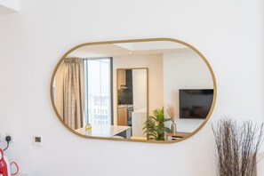 Studio | Internet - Stunning Studio in Regina Tower With Five Hotel View (Dubai)