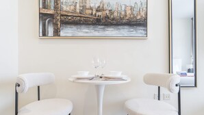 Studio | High-speed internet - An Extraordinary Studio in Jumeirah Village Circle (Dubai)