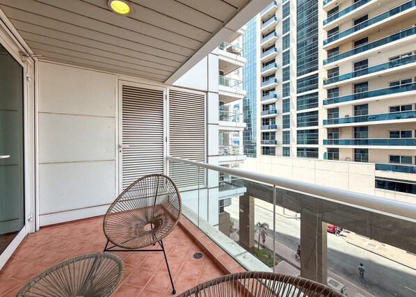 4 عدّة غرف نوم وخدمة الإنترنت