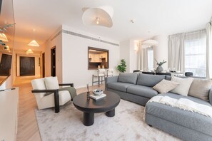Apartment | 4 bedrooms, Internet - 301 La Riviera in Dubai (Dubai)