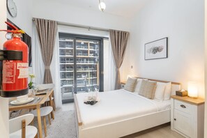 Studio | Internet - Peaceful Studio in Azizi Riviera 38 With Pool View (Dubai)