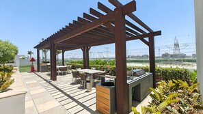 Studio | Internet - Serene Living Space Backing Onto Community Garden (Dubai)