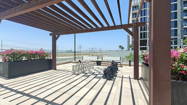 Studio | Internet - Serene Living Space Backing Onto Community Garden (Dubai)