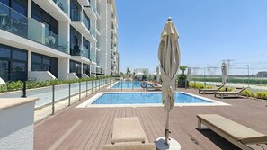 Studio | Internet - Serene Living Space Backing Onto Community Garden (Dubai)