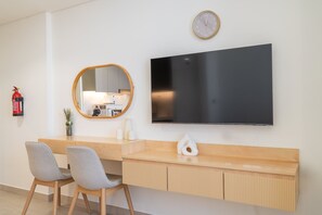 Studio | Internet - Serene Living Space Backing Onto Community Garden (Dubai)