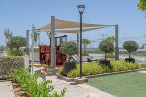 Studio | Internet - Serene Living Space Backing Onto Community Garden (Dubai)