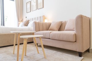 Studio | Internet - Serene Living Space Backing Onto Community Garden (Dubai)