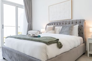 Studio | Internet - Majestic Studio in Bloom Tower C Perfect for 2 (Dubai)