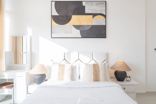 Studio | 1 bedroom, Internet - Beautifully Furnished Studio With Skyline Views (Dubai)