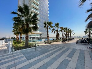 Studio | Internet - Beautifully Furnished Studio With Skyline Views (Dubai)