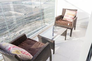 Studio | 1 bedroom, Internet - Beautifully Furnished Studio With Skyline Views (Dubai)