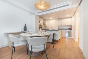 2 عدّة غرف نوم وخدمة الإنترنت