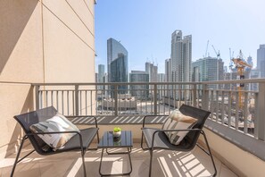 Room - 1 Bedroom and Situated Near Burj Khalifa and Dubai Mall (Dubai)