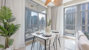 Apartment - 1 Bedroom and Situated Near Burj Khalifa and Dubai Mall (Dubai)