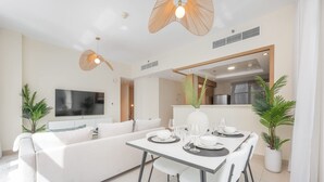 Apartment - 1 Bedroom and Situated Near Burj Khalifa and Dubai Mall (Dubai)