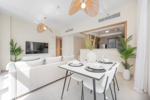 1 bedroom, Internet - 1 Bedroom and Situated Near Burj Khalifa and Dubai Mall (Dubai)