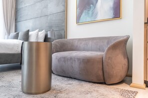 Studio | Internet - Spectacular Getaway in This Studio in The Autograph (Dubai)