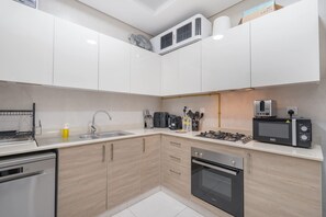 Apartment | 1 bedroom, Internet - Stunning 1 Bedroom in The Bay With Balcony (Dubai)