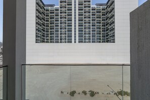 Studio | Internet - Chic Studio in Oxford Terraces With Pool Gym (Dubai)