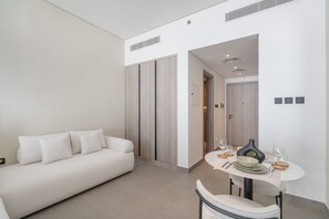 Studio | Internet - Chic Studio in Oxford Terraces With Pool Gym (Dubai)